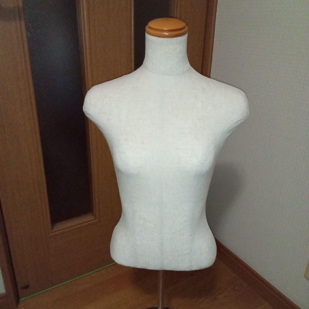 女性用リネン製トルソー 木製スタンド付き