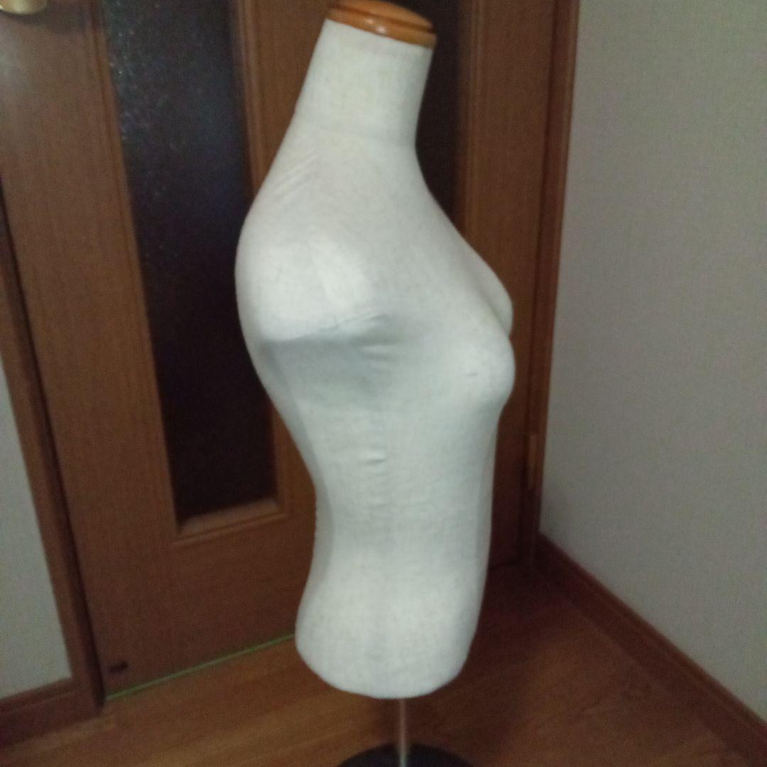 女性用リネン製トルソー 木製スタンド付き