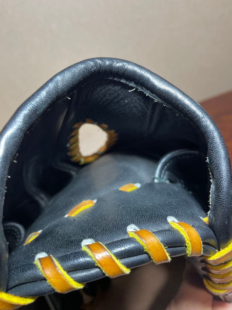 野球　硬式用　グローブ 黒とオレンジ