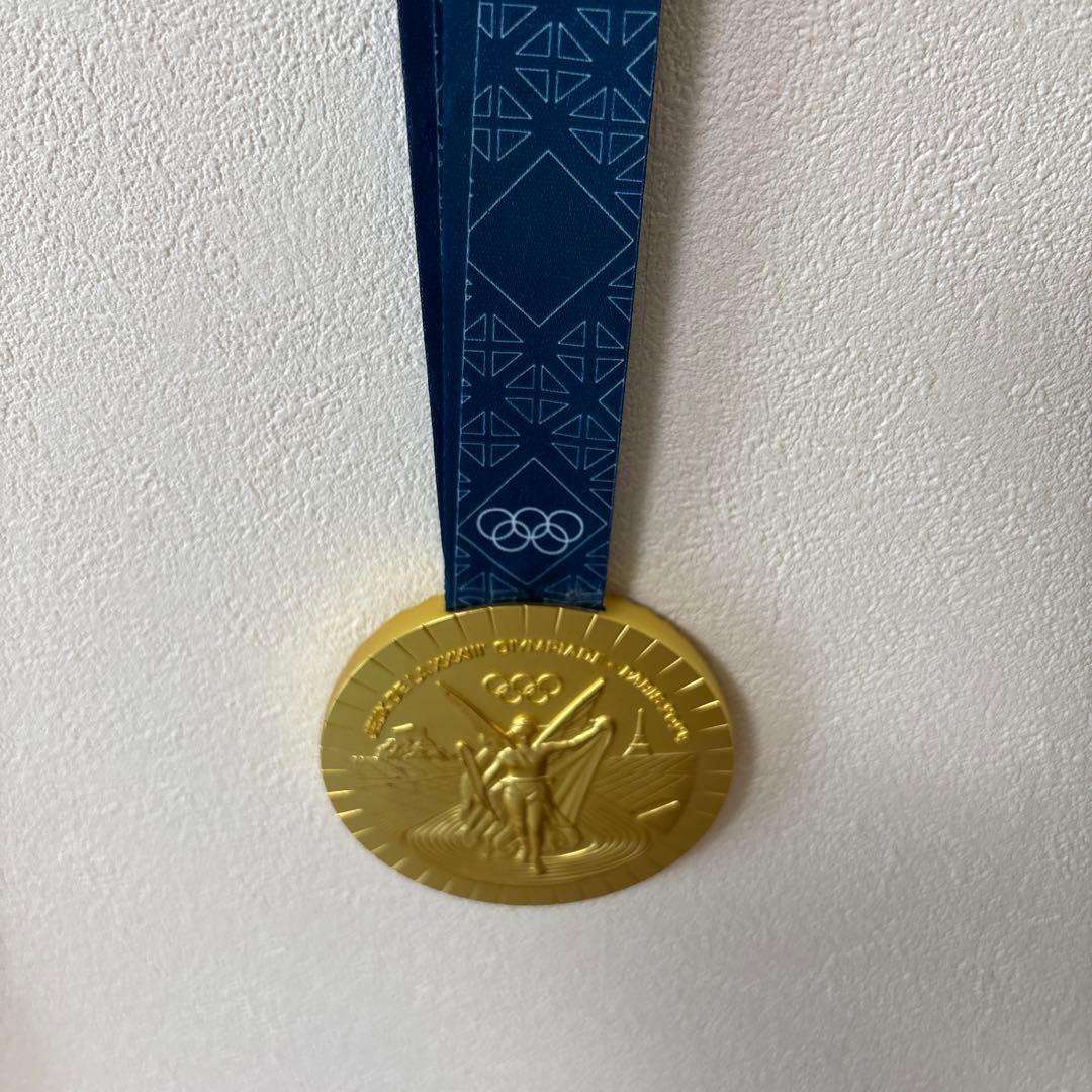 パリ　オリンピックの金メダル レプリカ 材質: 亜鉛合金　専用ケース付き