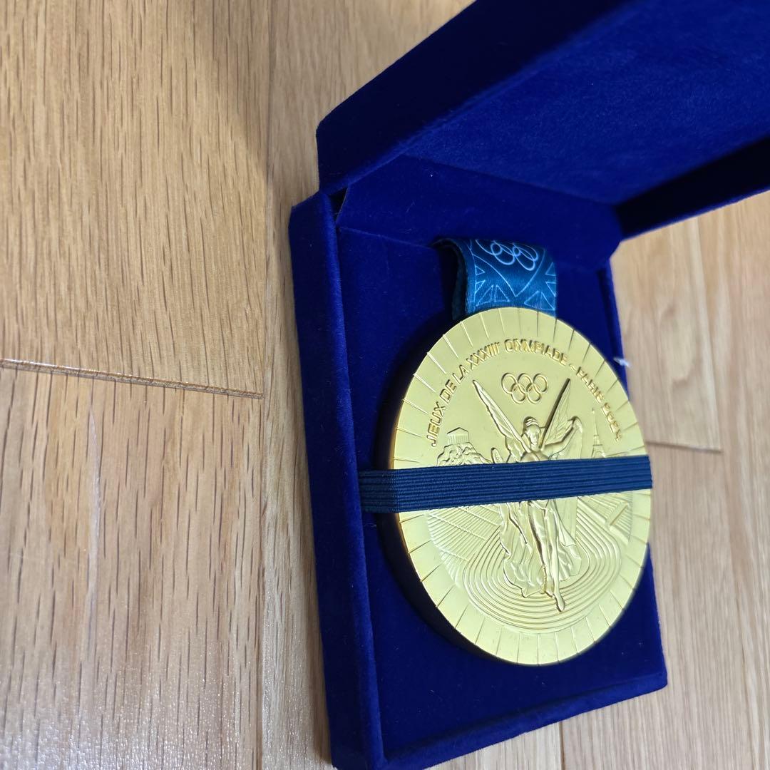 パリ　オリンピックの金メダル レプリカ 材質: 亜鉛合金　専用ケース付き