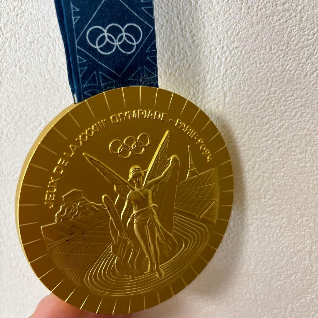 パリ　オリンピックの金メダル レプリカ 材質: 亜鉛合金　専用ケース付き