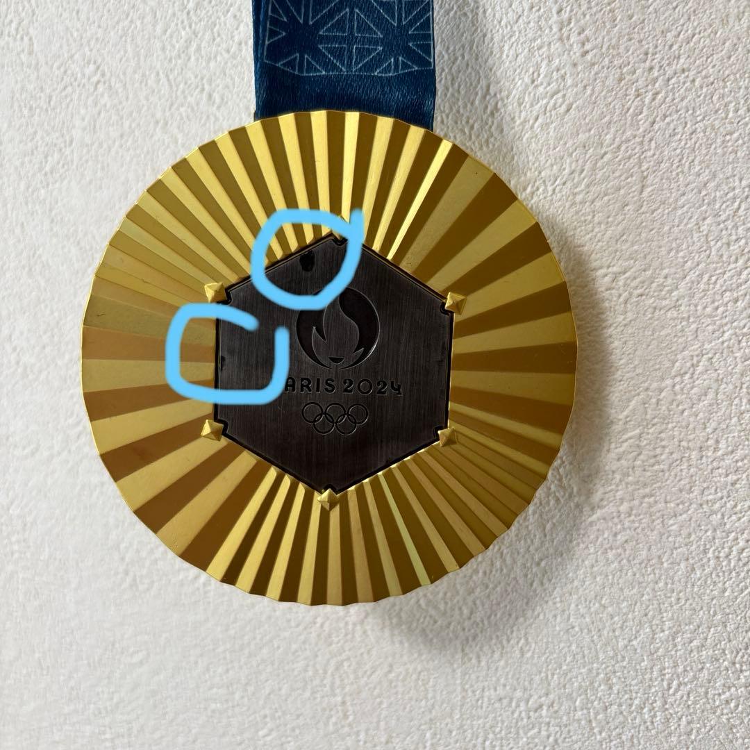パリ　オリンピックの金メダル レプリカ 材質: 亜鉛合金　専用ケース付き