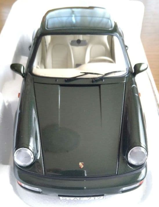 ノレブ 1/18 ポルシェ 911(964) カレラ4 1992 グリーン