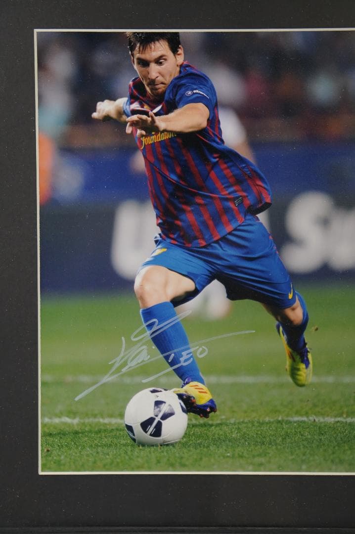 メッシ サイン入り写真 フレーム付き　公式証明書付　額