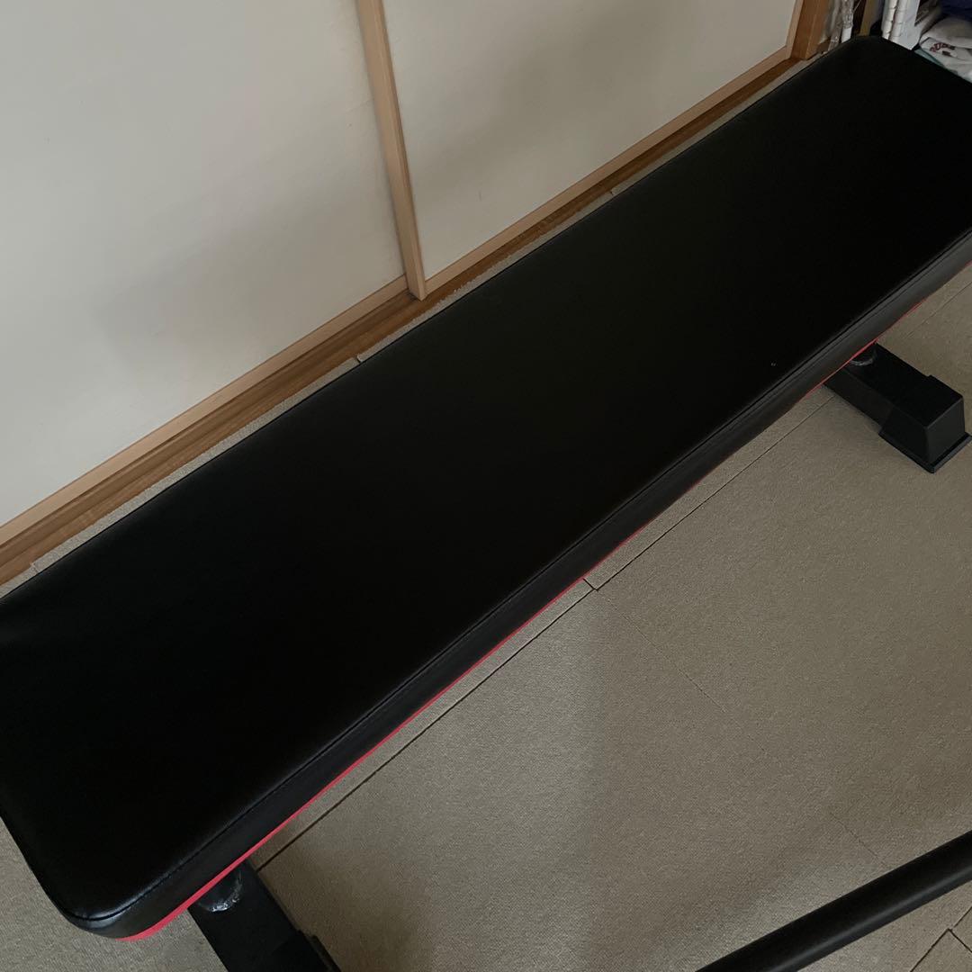 バーベルセットとトレーニングベンチ