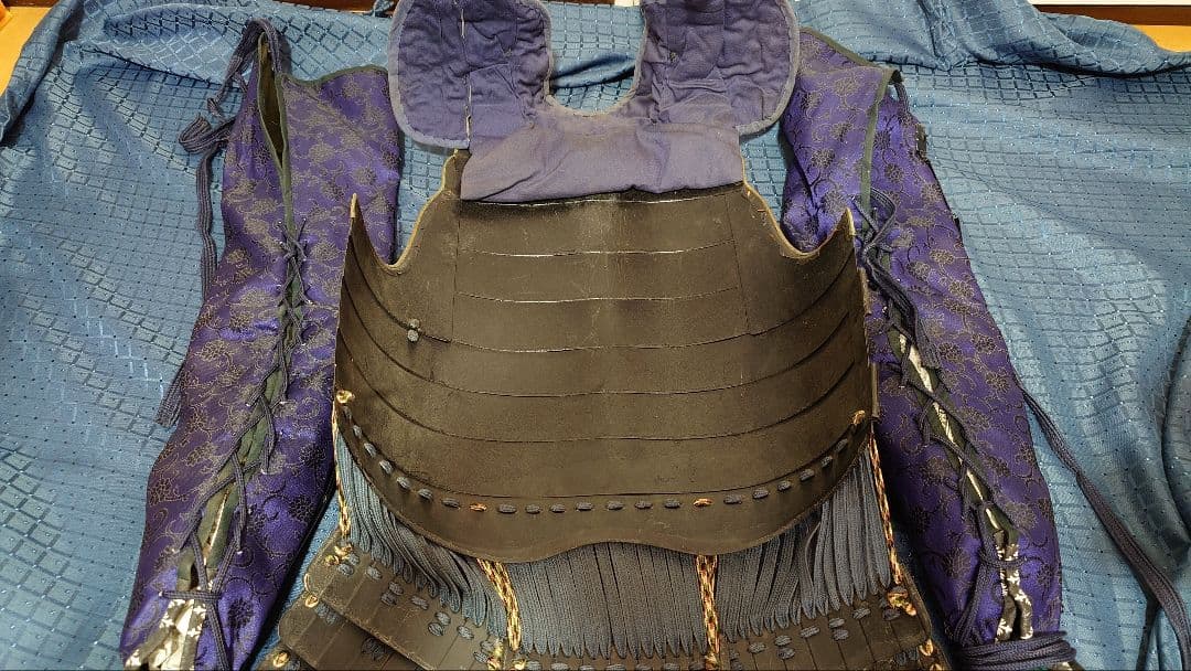 【最終値下げ】甲冑　等身大　濃紺糸威伊予素懸二枚胴具足　五三桐