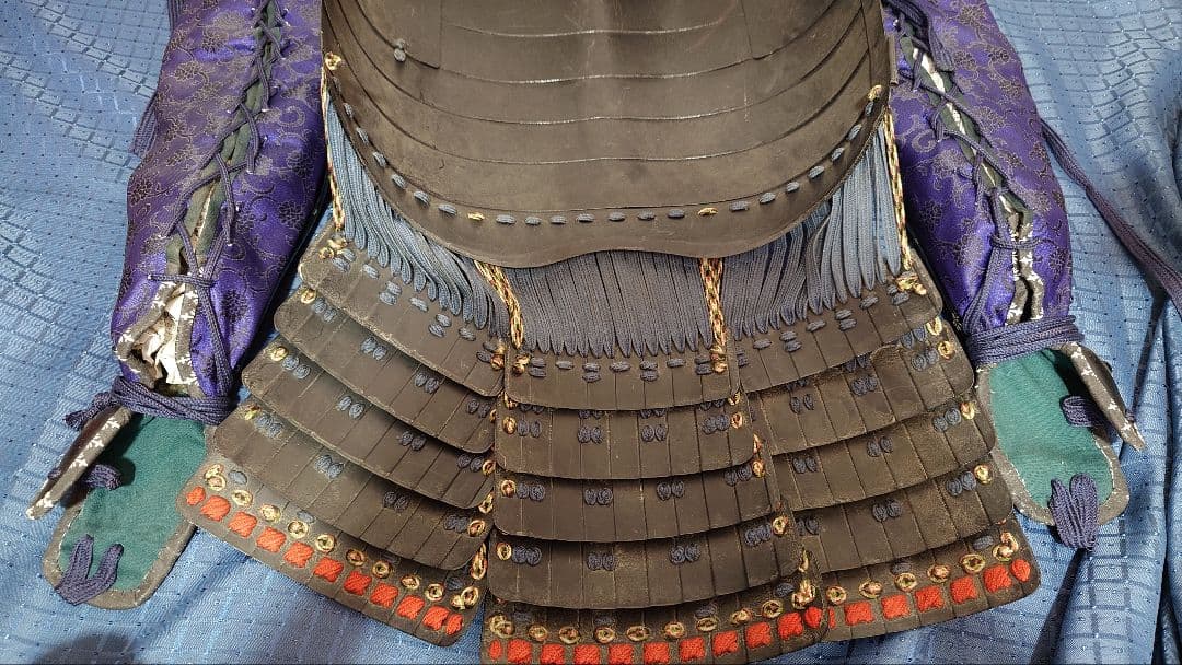 【最終値下げ】甲冑　等身大　濃紺糸威伊予素懸二枚胴具足　五三桐