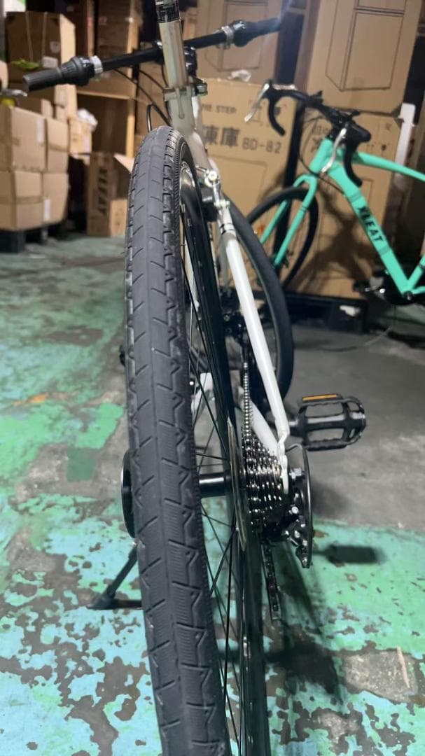 中古美品 XLEAT XC-009 クロスバイク 21段変速　ホワイト