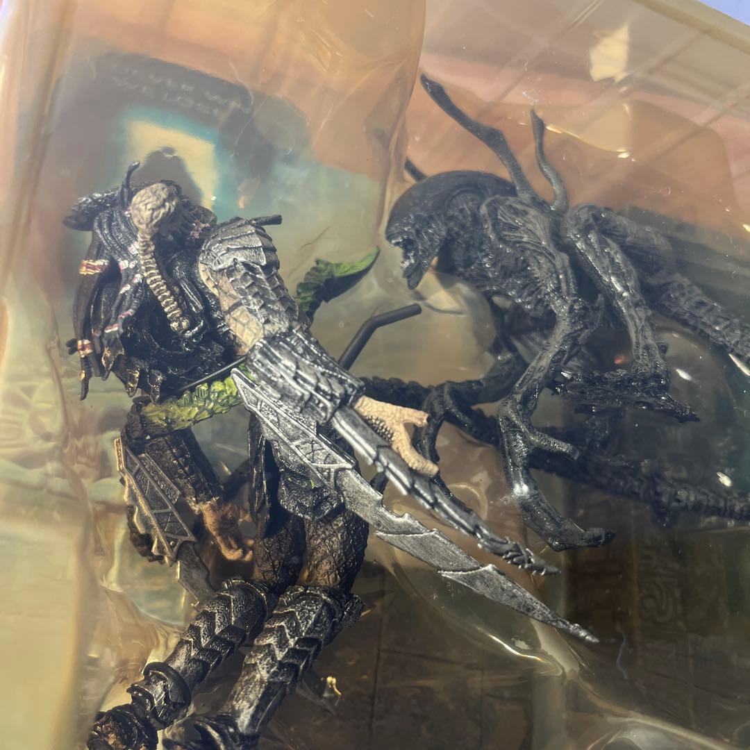 マクファーレントイズ　AVP ジオラマ　エイリアン　プレデター　フィギュア