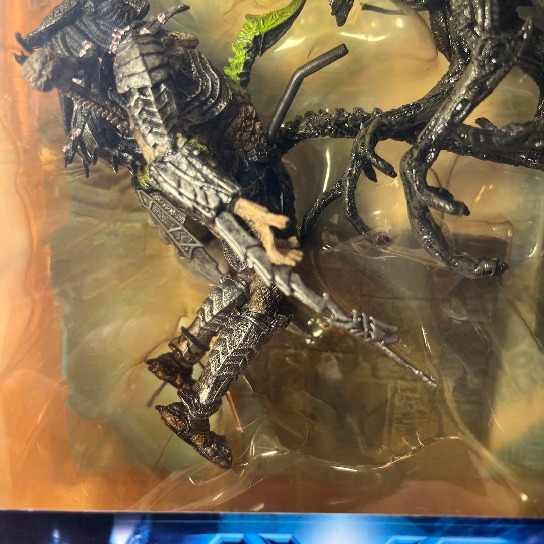 マクファーレントイズ　AVP ジオラマ　エイリアン　プレデター　フィギュア