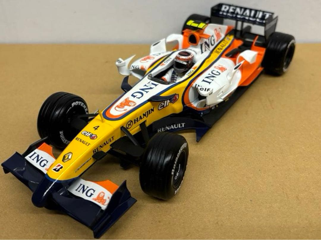 【ホットウィール　INGルノー　R27 2007年　1/18】