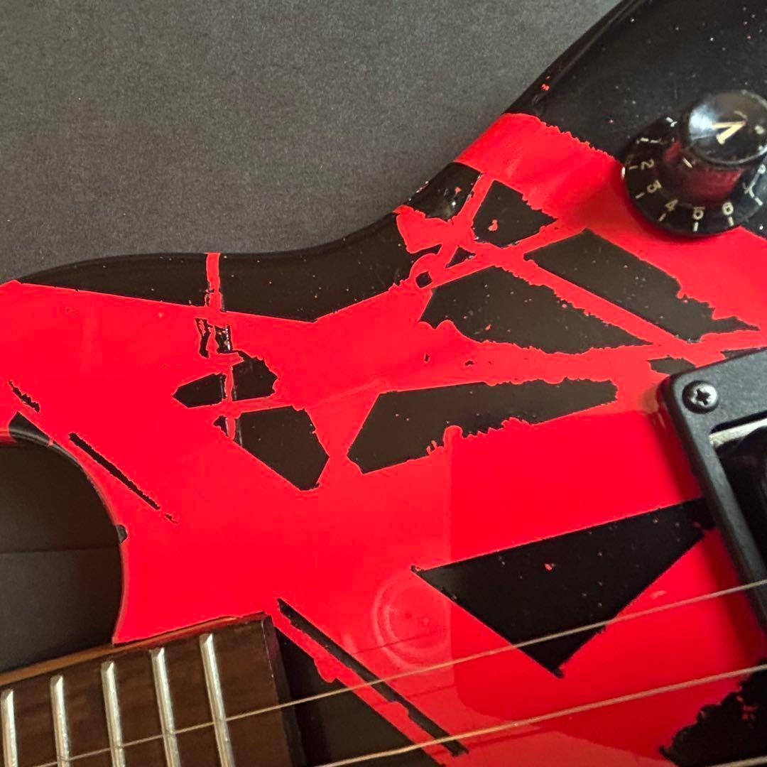 VHⅡ　Black ＆Red 風のミニ・ギター。 １６日までの底値！