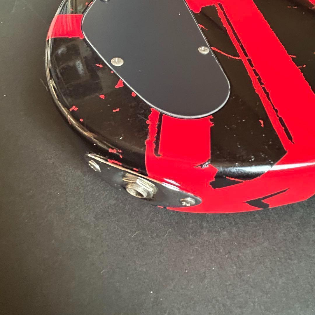 VHⅡ　Black ＆Red 風のミニ・ギター。 １６日までの底値！