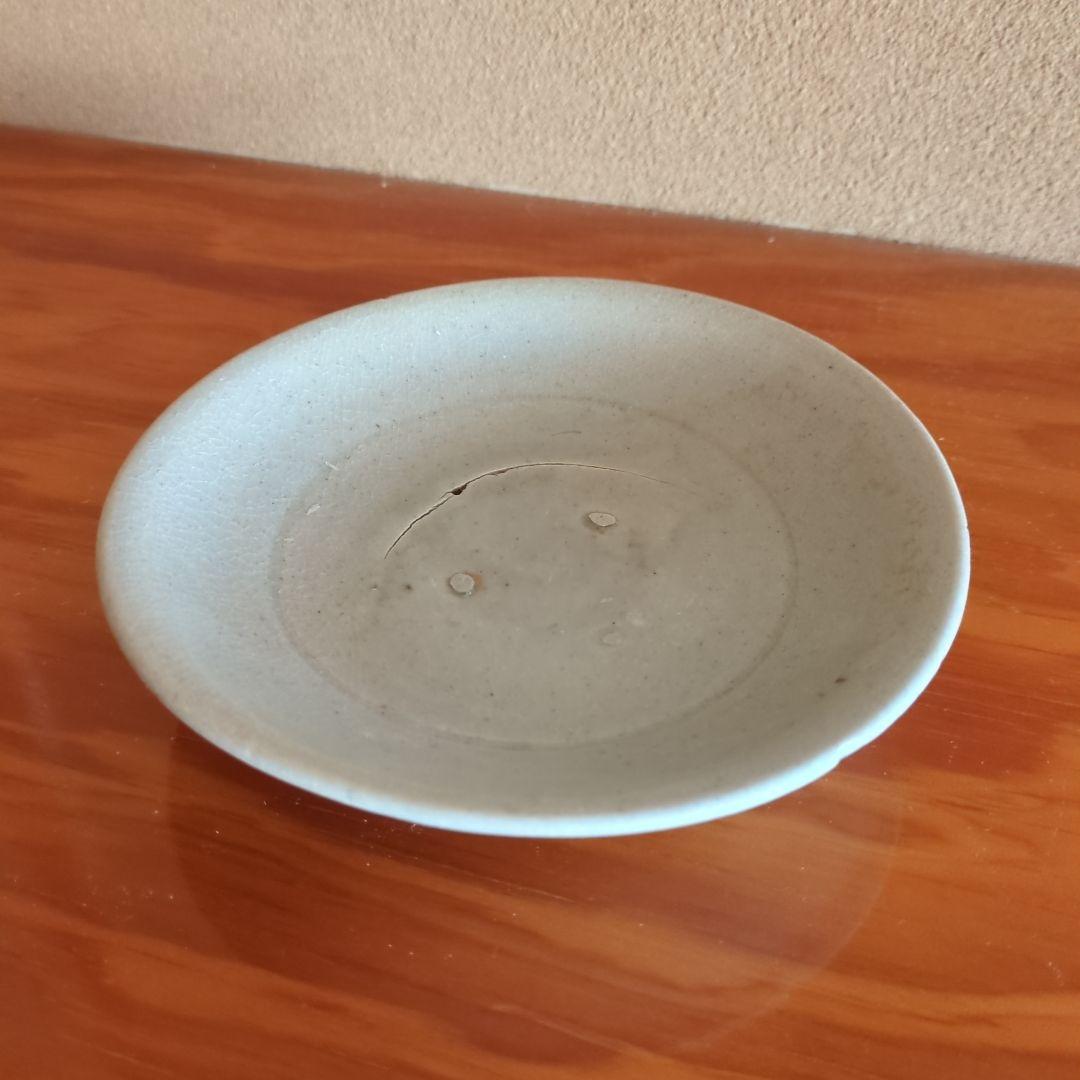 淡い灰色の平皿　李朝　白磁　平茶碗