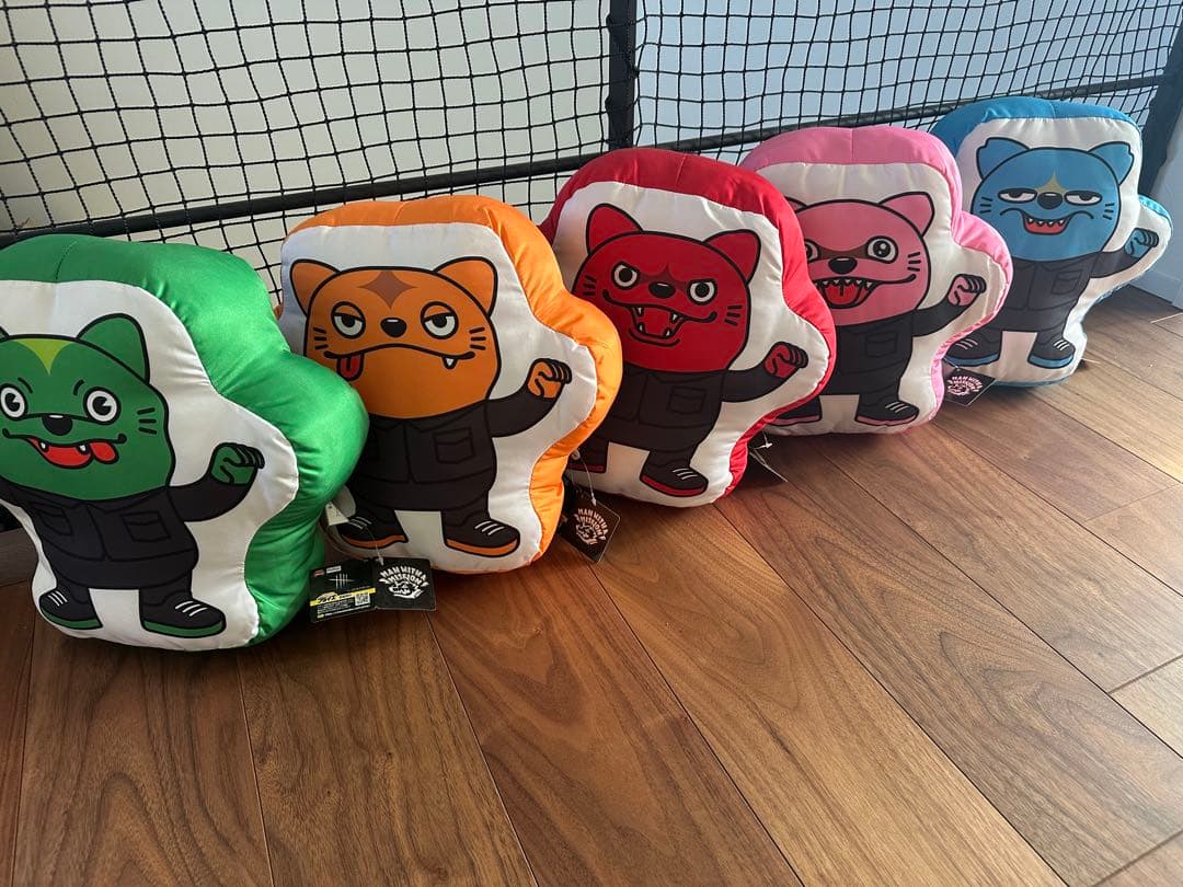 マンウィズアミッション　マンウィーズ　ロゴ　クッション