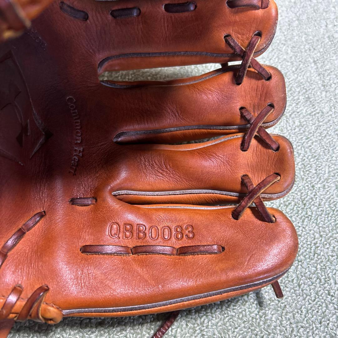 アンダーアーマー　硬式ピッチャー用グラブ　型番QBB0083