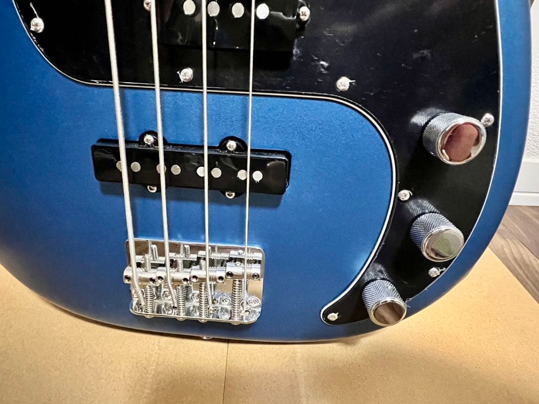 新品　Fender American Professional Bass