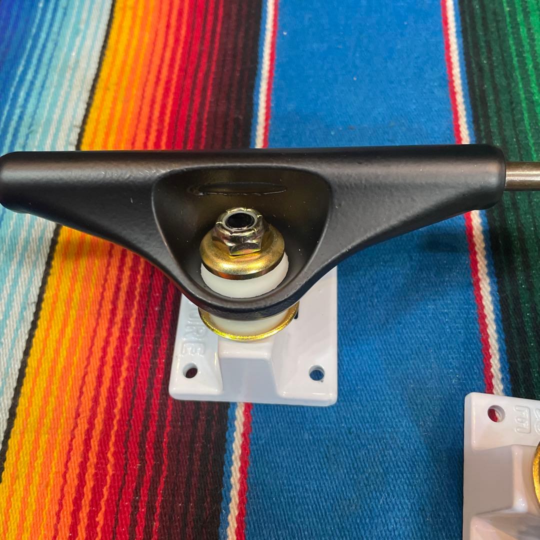 ベンチャー　venture スケートボード　トラック　5.2HI