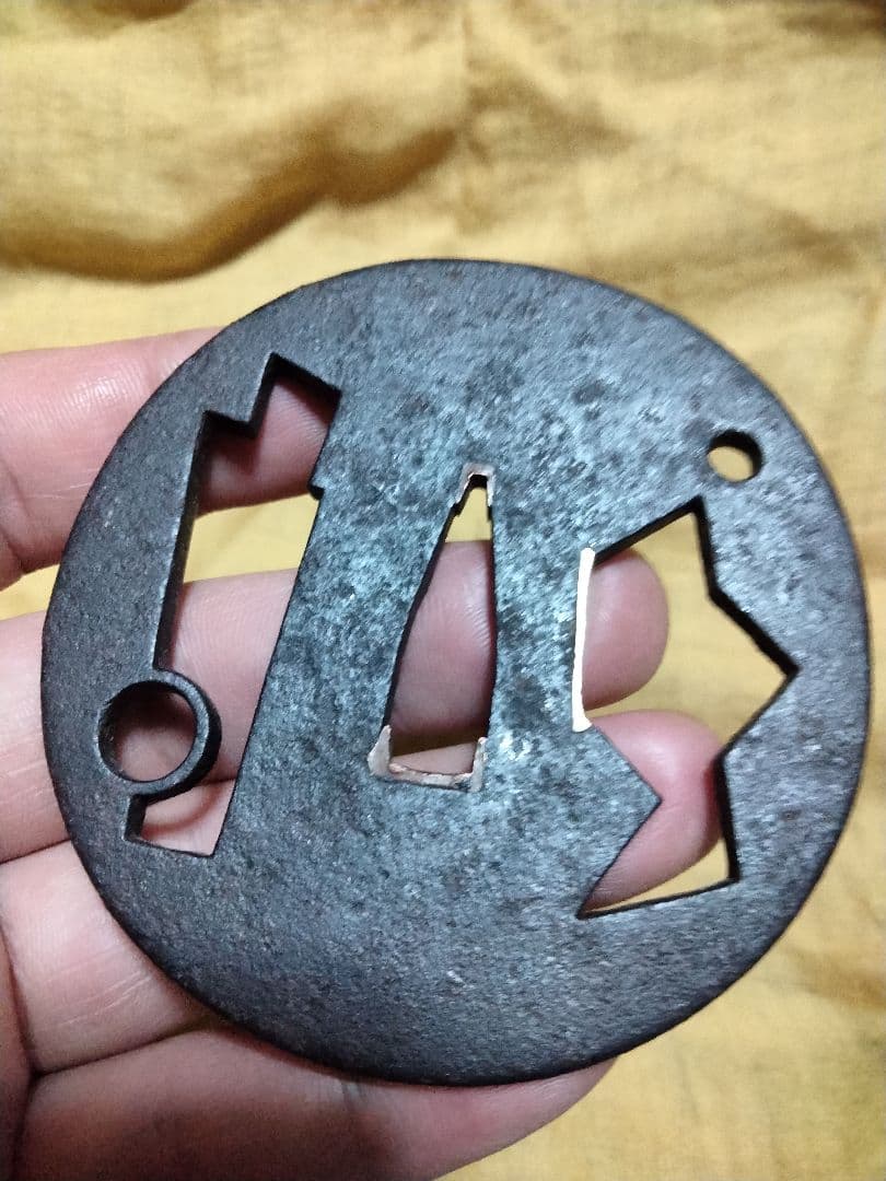 ♦最終価格♦　鉄鍔　鐔　(山城国伏見住金家　小透かし図)　江戸時代　後代金家