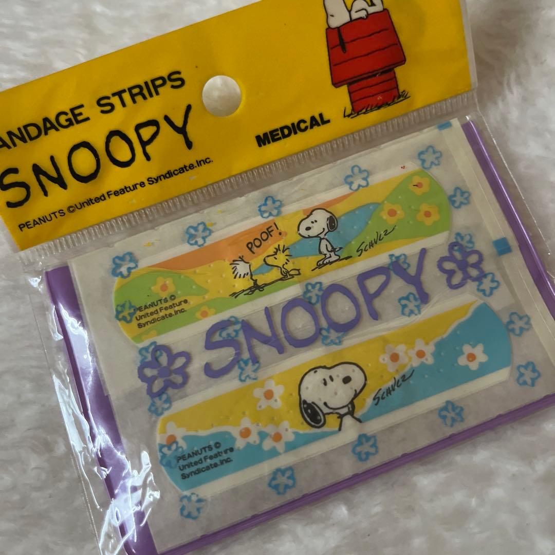 昭和レトロ　SNOOPY スヌーピー　絆創膏 クリアケース入り【激レア】