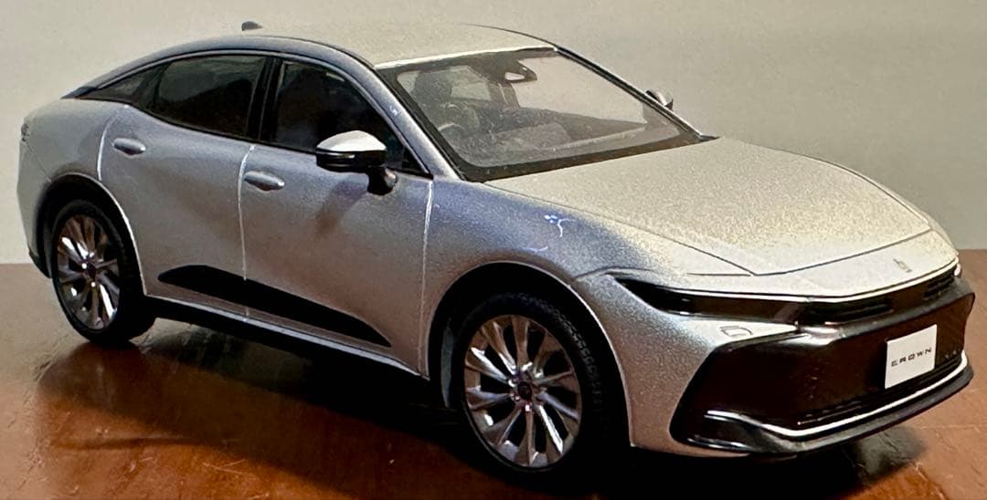 トヨタ クラウンクロスオーバー カラーサンプル ミニカー 非売品 シルバー系