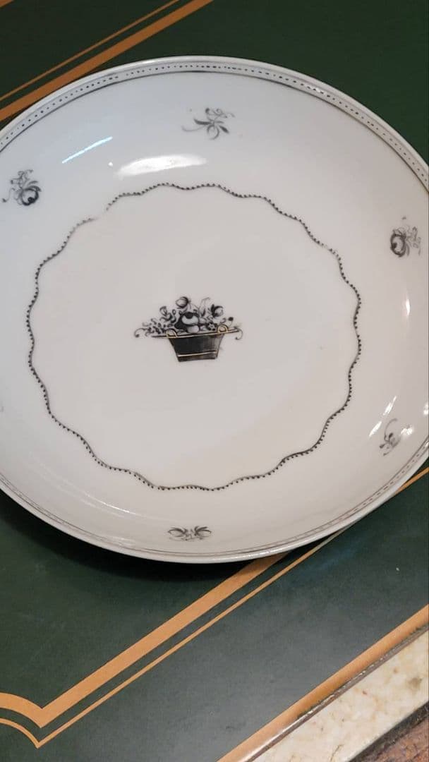 ブラック&ホワイトのティーボール