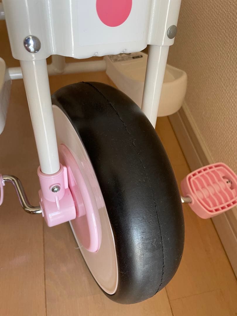 ピンクの三輪車 後ろハンドル付き