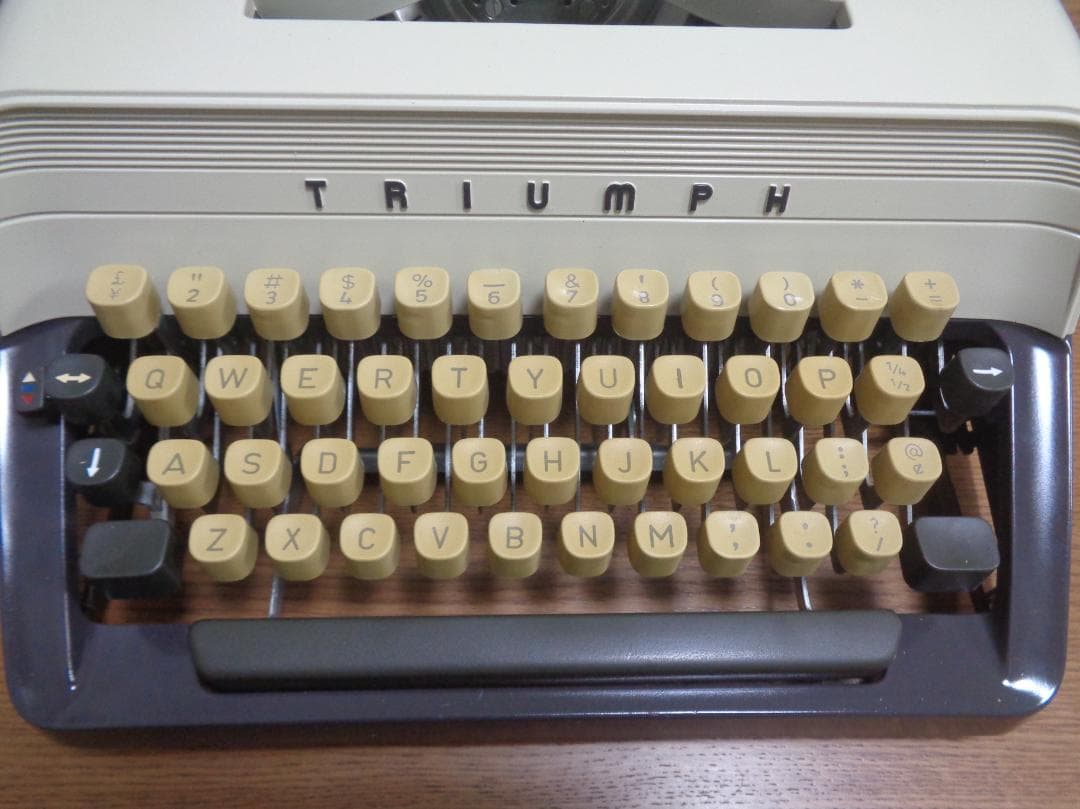 完動品　TRIUMPH gabriele 10 トライアンフタイプライター