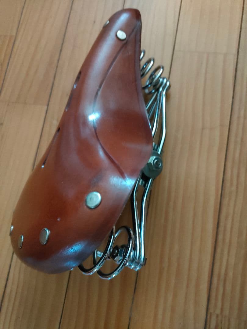 ブラウンレザーサドル スプリング付き