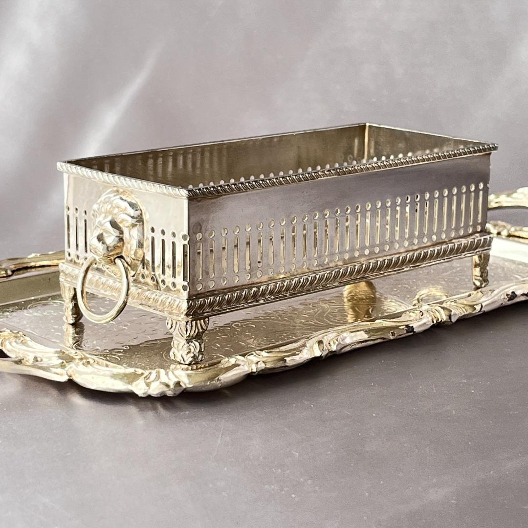 【E H Parkin】ライオンのマカロンスタンド / ビスケットスタンド