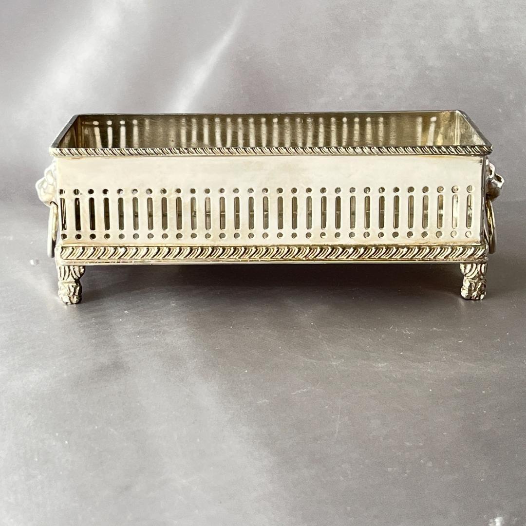 【E H Parkin】ライオンのマカロンスタンド / ビスケットスタンド