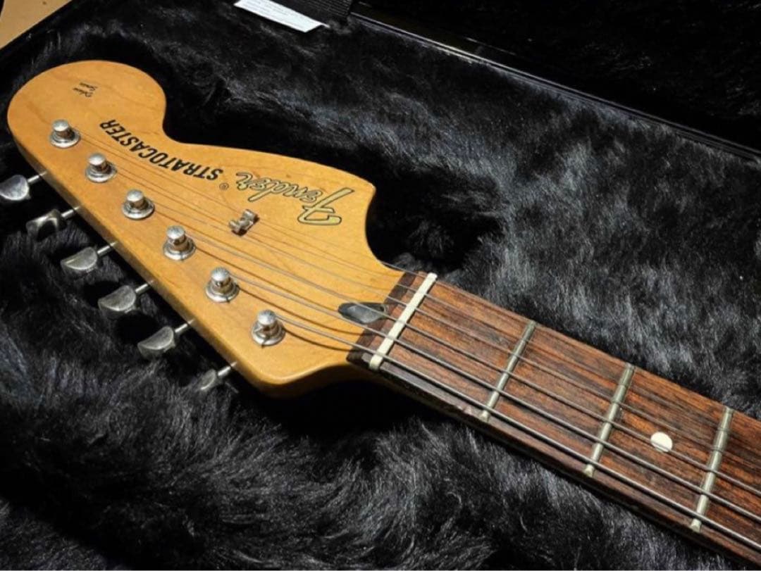 Fender Tom Delonge 仕様 Stratocaster