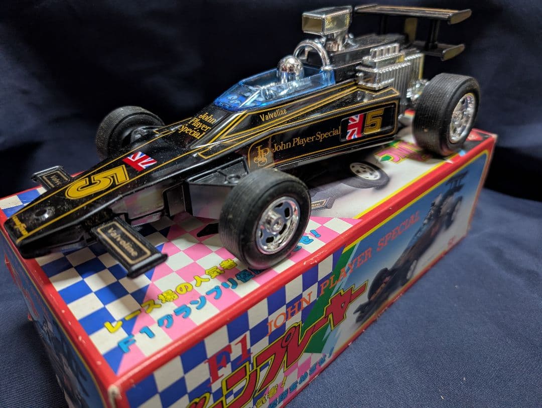 ブリキ自動車　John Player Special プルバックマシーン