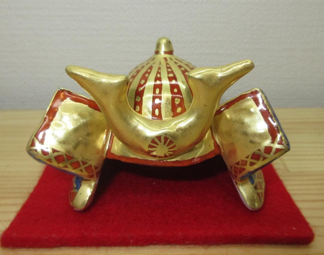 送料込【逢絢亭・新品】茶道具 蓋置 京焼 金襴手 兜の形 平安昭阿弥 共箱入り