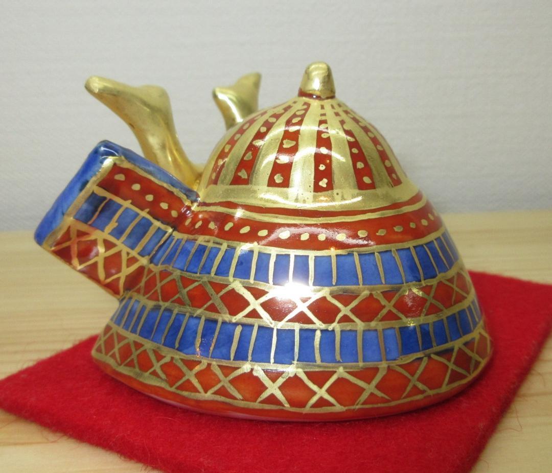 送料込【逢絢亭・新品】茶道具 蓋置 京焼 金襴手 兜の形 平安昭阿弥 共箱入り