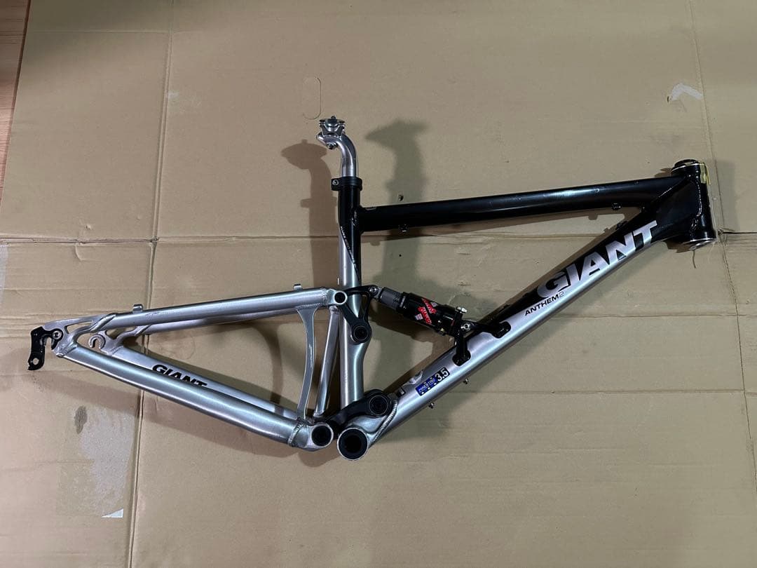 GIANT ANTEM2 フルサス 26インチフレーム　　　ROCK SHOX付