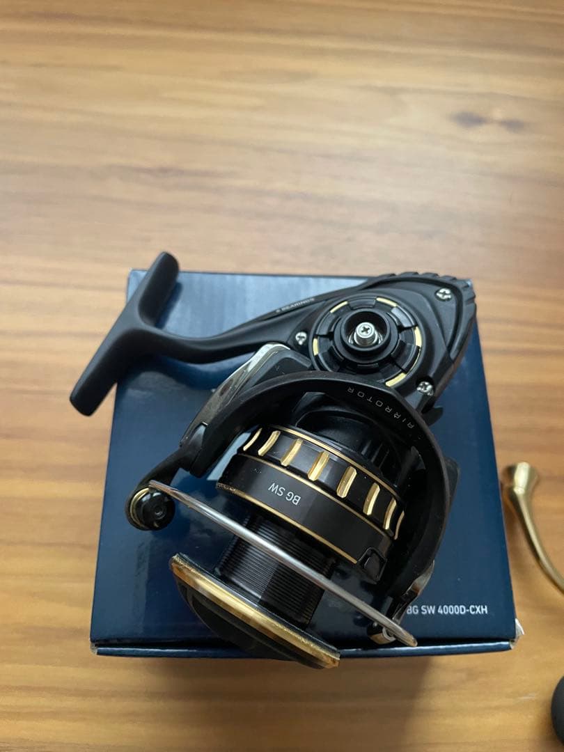 さ*ら様 【美品】ダイワ　BG SW 4000D-CXH ベスト用ポーチ付き