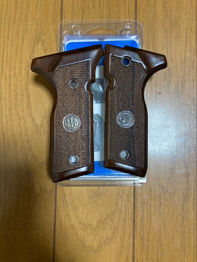 モデルガン　ガスガン　グリップ