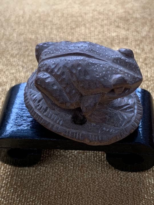 時代物　根付 蛙 カエル 在銘あり細密細工 和装