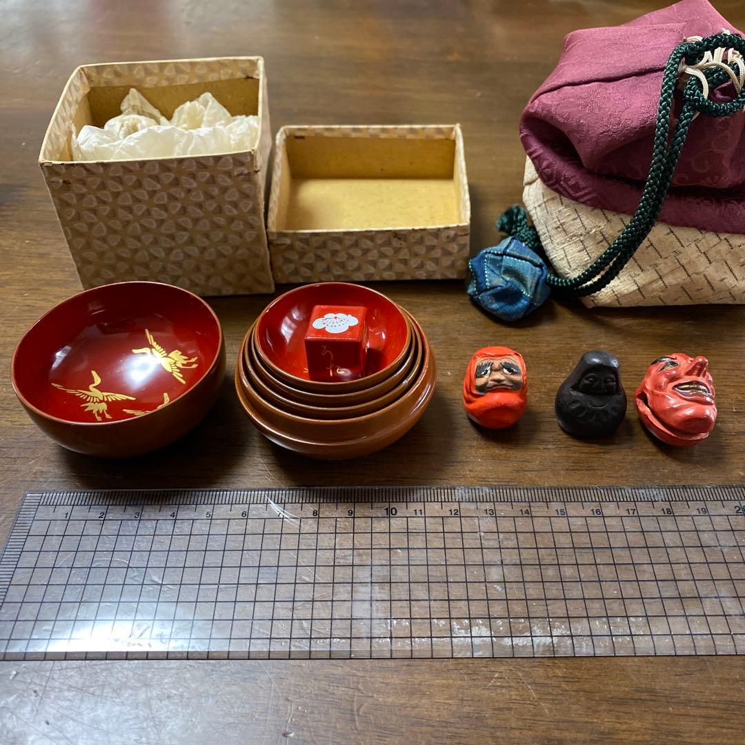 漆器のぐい呑みと伝統人形のセット