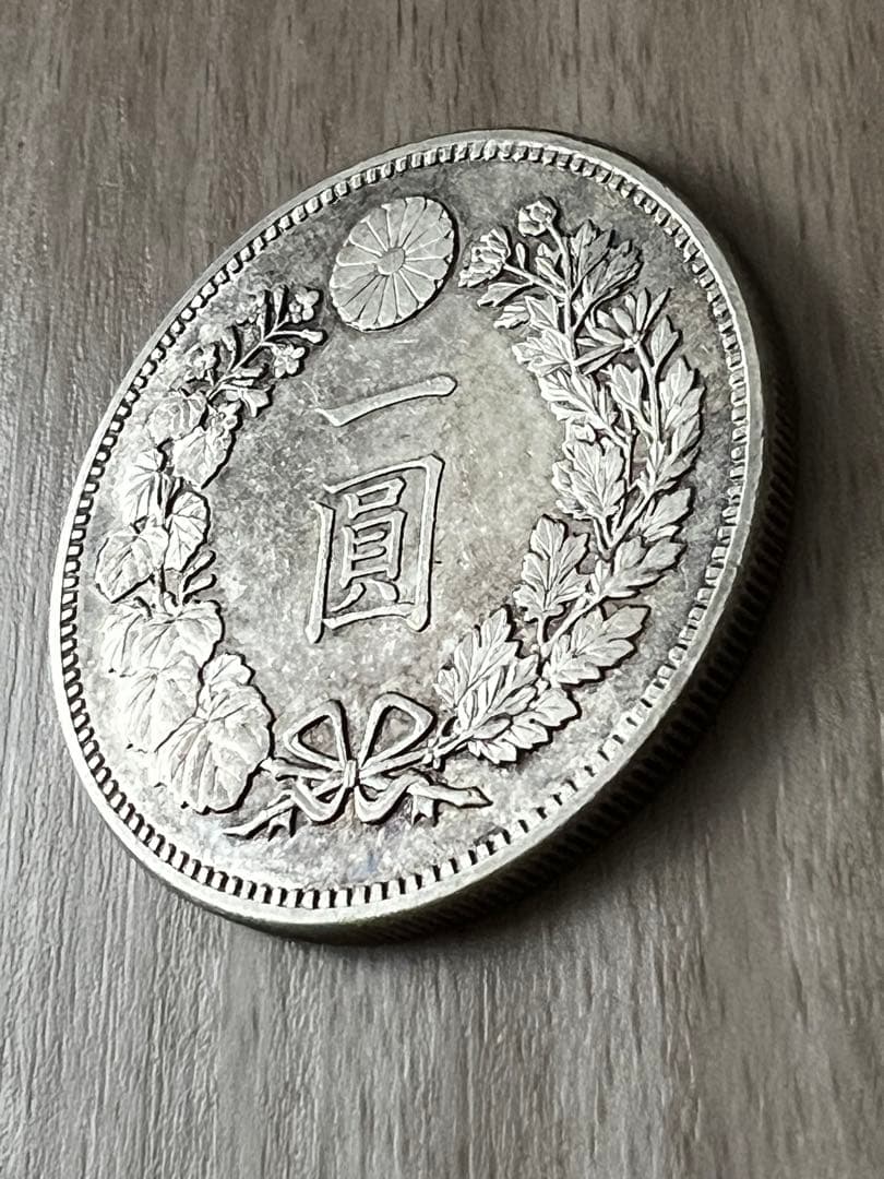 極美品　新1円銀貨(大型) 明治17年 日本貨幣商協同組合鑑定付