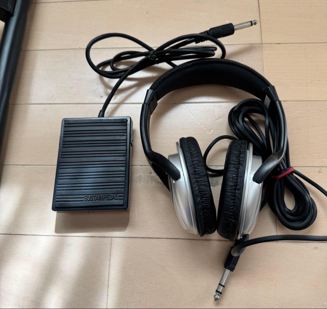 TORTE 電子ピアノ 譜面台・ヘッドフォン付き