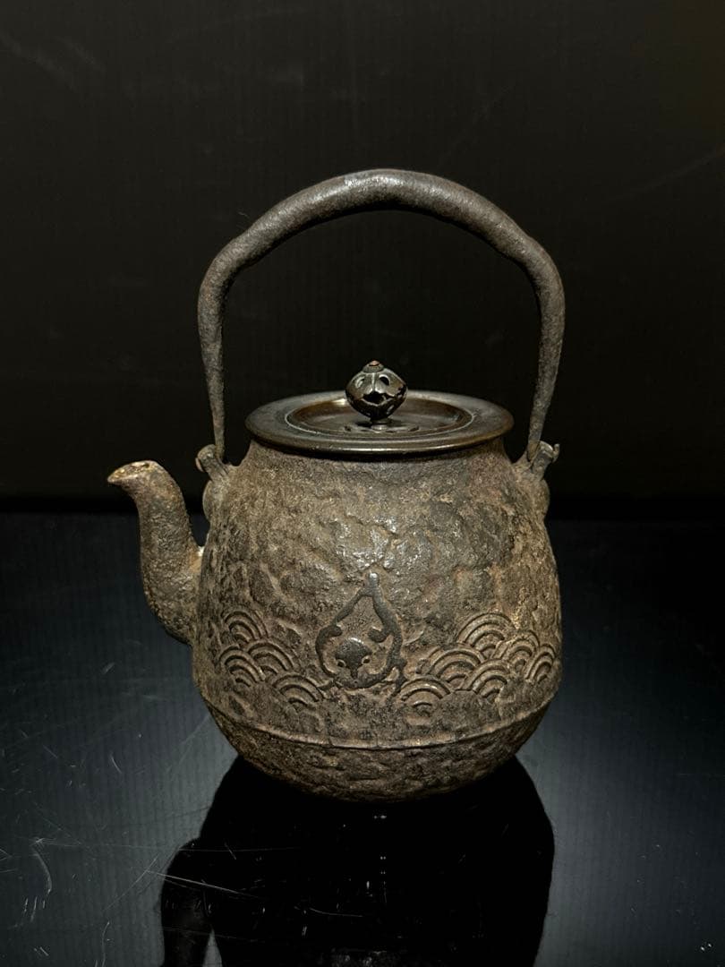 約345cc 龍文堂 造 小振 波千鳥地紋 鉄瓶 茶道具 古作 急須 煎茶道具