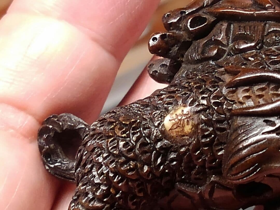 ♥とても古い　根付け　木製　麒麟　在銘　根付　骨董品