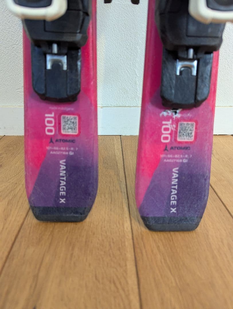 ATOMIC ジュニア用スキー板 ビンディング付き、ブーツセット