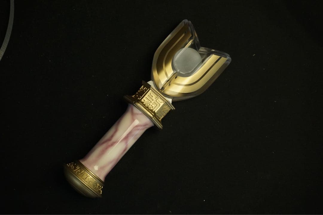 ウルトラマンティガ　スパークレンス　不可動式水晶.ver　プロップ　劇中風台座付