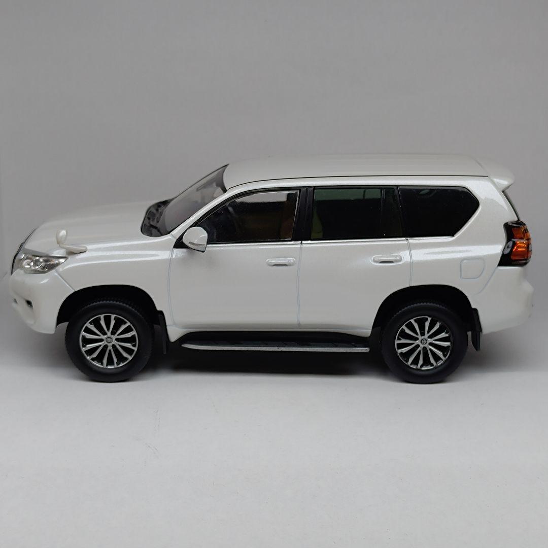 ランドクルーザープラド 後期 カラーサンプル ホワイトパールクリスタルシャイン