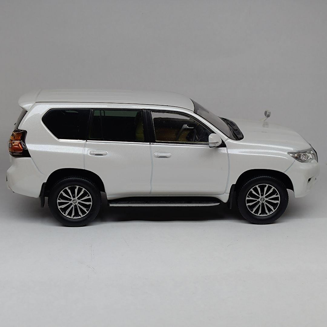 ランドクルーザープラド 後期 カラーサンプル ホワイトパールクリスタルシャイン