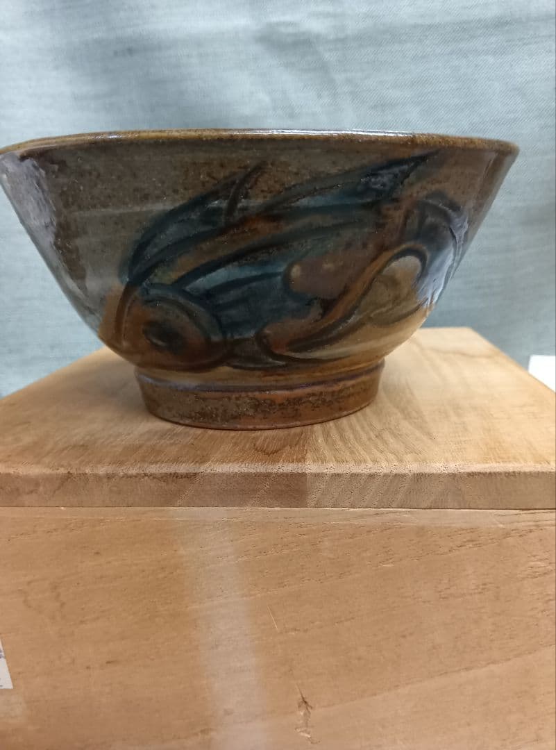 人間国宝　金城次郎作　魚紋絵刷目四寸マカイ茶碗